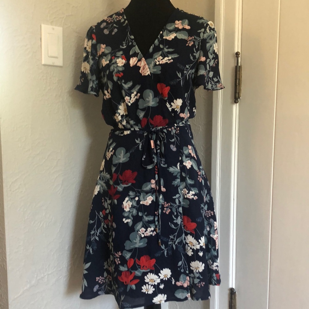 Ladies Dynamite Garden Party Wrap Dress - Size Small